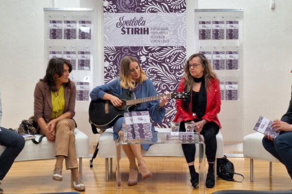 Svetloba štirih pesnic razsvetlila Galerijo Magazin