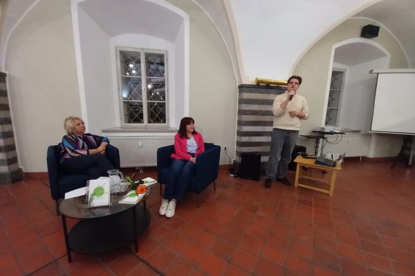 Preplet zanimivih usod V času visokih trav