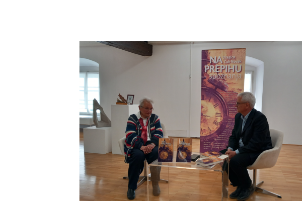 Dragica Čuk Novak s knjigo Na prepihu spoznanja človeku prevetri um in duha